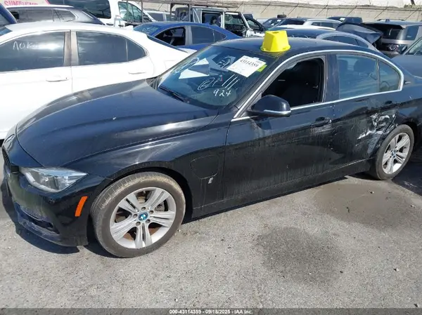 WBA8E1C3XHA156534 2017 BMW 3ER - Image 2