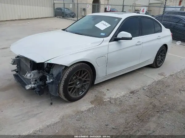 WBA8E1C3XHA158557 2017 BMW 3ER - Image 2