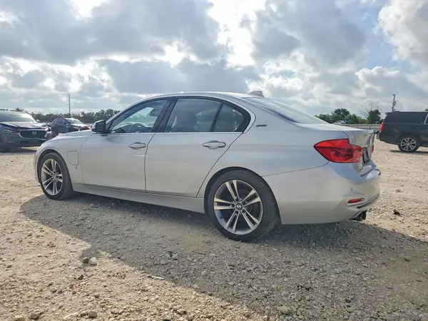 WBA8E1C3XHA158560 2017 BMW 3ER - Image 2