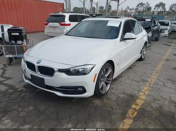 WBA8E1C3XHA159210 2017 BMW 3ER - Image 2