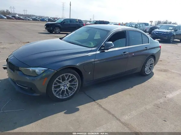 WBA8E1C50HK480197 2017 BMW 3ER - Image 2