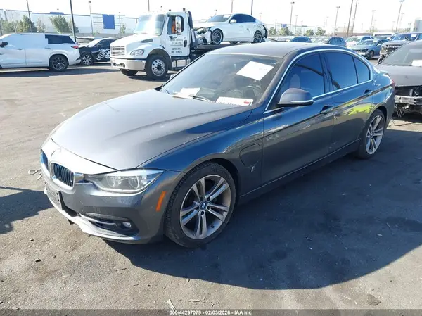 WBA8E1C50JA165640 2018 BMW 3ER - Image 2