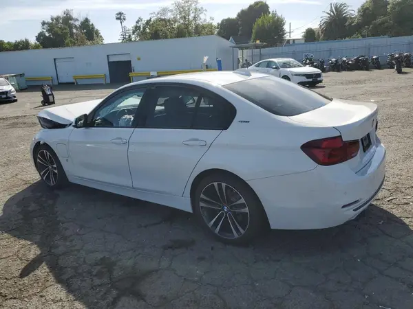 WBA8E1C50JA167646 2018 BMW 3ER - Image 2
