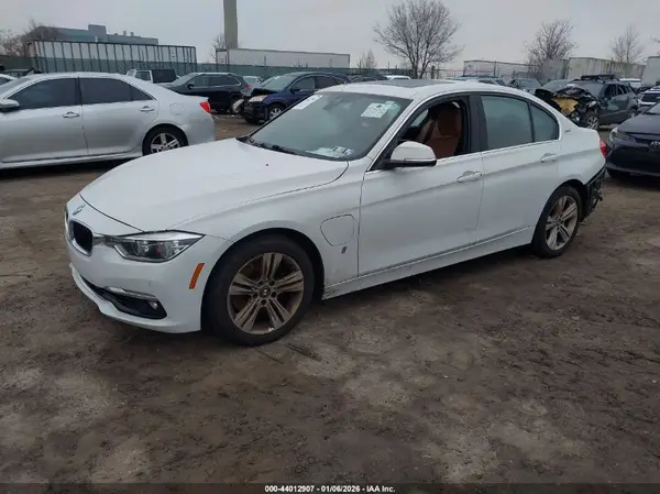 WBA8E1C50JA178114 2018 BMW 3ER - Image 2