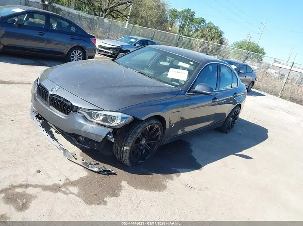WBA8E1C50JA756602 2018 BMW 3ER - Image 2
