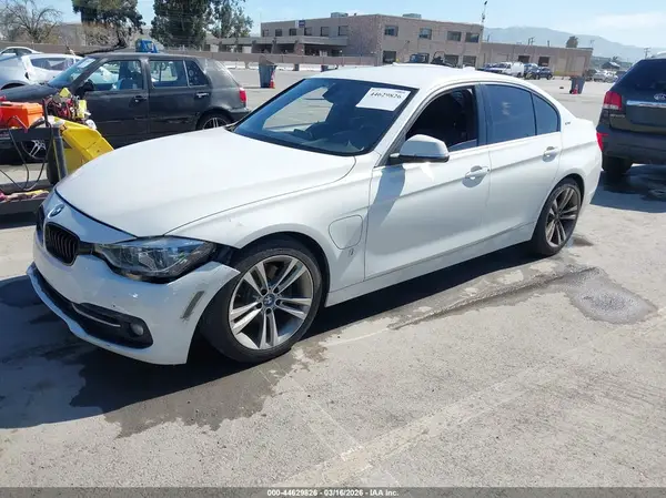WBA8E1C50JA758852 2018 BMW 3ER - Image 2