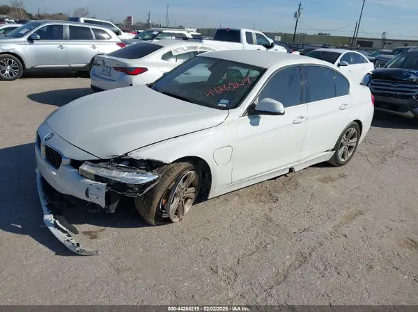 WBA8E1C50JA758950 2018 BMW 3ER - Image 2