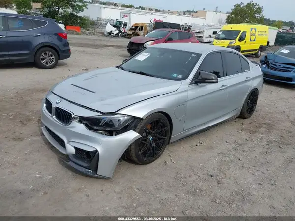 WBA8E1C51HK480032 2017 BMW 3ER - Image 2