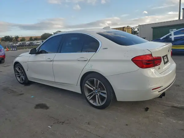 WBA8E1C51JA171656 2018 BMW 3ER - Image 2