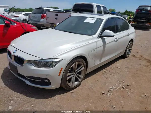 WBA8E1C51JA756625 2018 BMW 3ER - Image 2