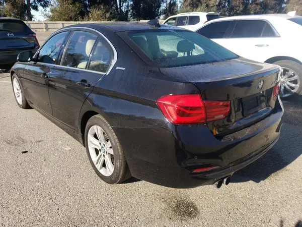 WBA8E1C51JA762599 2018 BMW 3ER - Image 2