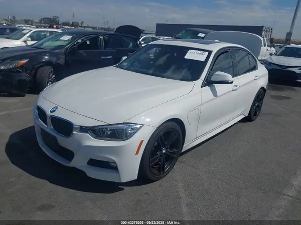 WBA8E1C52JA159449 2018 BMW 3ER - Image 2