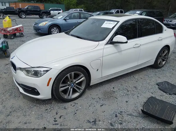 WBA8E1C52JA167602 2018 BMW 3ER - Image 2