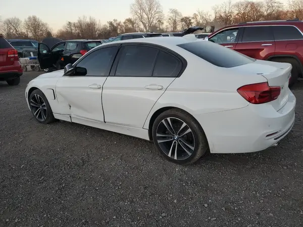 WBA8E1C52JA167664 2018 BMW 3ER - Image 2