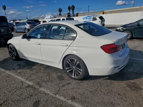 WBA8E1C52JA178535 2018 BMW 3ER - Image 2