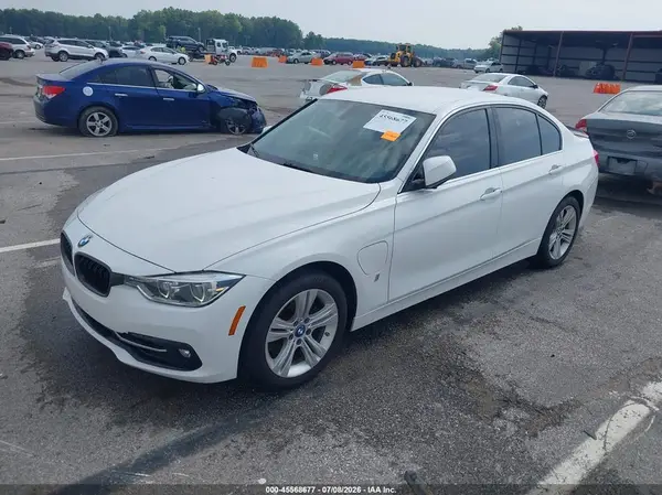 WBA8E1C52JA755922 2018 BMW 3ER - Image 2