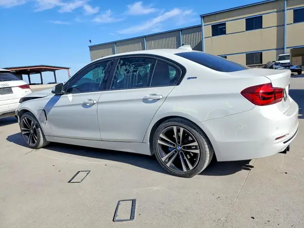 WBA8E1C52JA756570 2018 BMW 3ER - Image 2