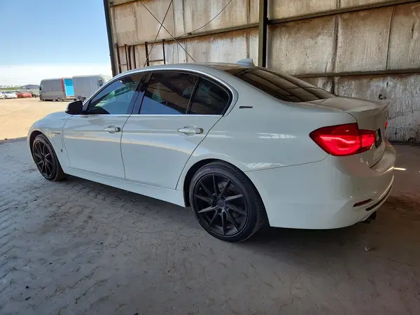 WBA8E1C52JA756813 2018 BMW 3ER - Image 2