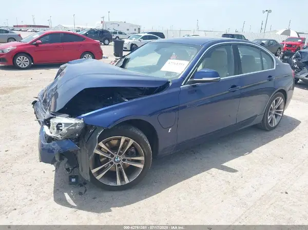 WBA8E1C52JA756858 2018 BMW 3ER - Image 2