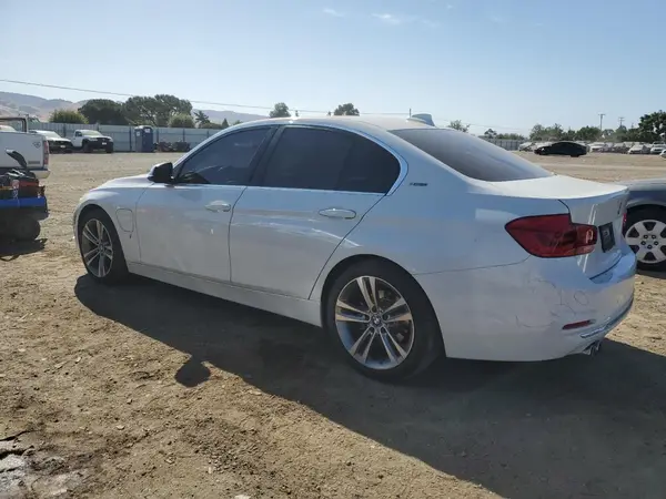 WBA8E1C52JA758481 2018 BMW 3ER - Image 2