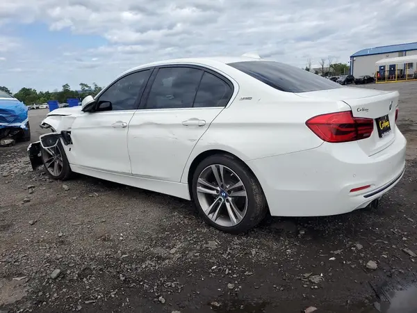 WBA8E1C52JA762532 2018 BMW 3ER - Image 2