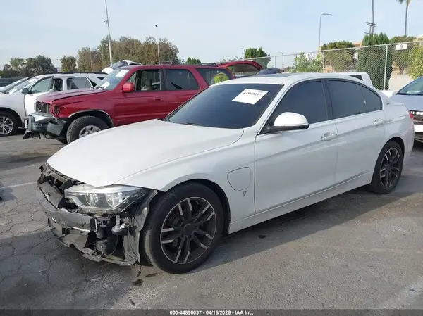 WBA8E1C53JA178642 2018 BMW 3ER - Image 2