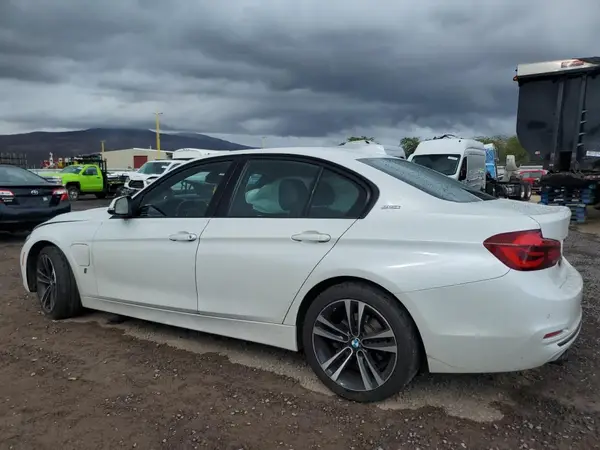 WBA8E1C53JA755962 2018 BMW 3ER - Image 2