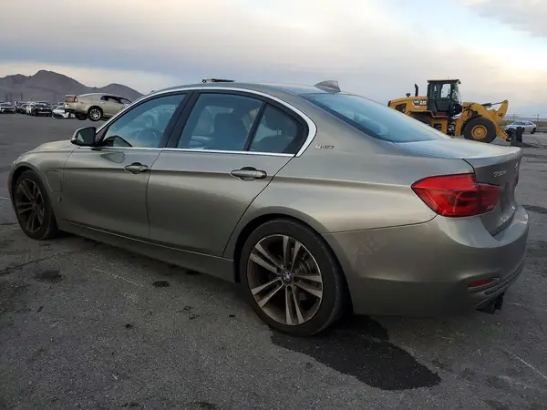 WBA8E1C53JA758618 2018 BMW 3ER - Image 2