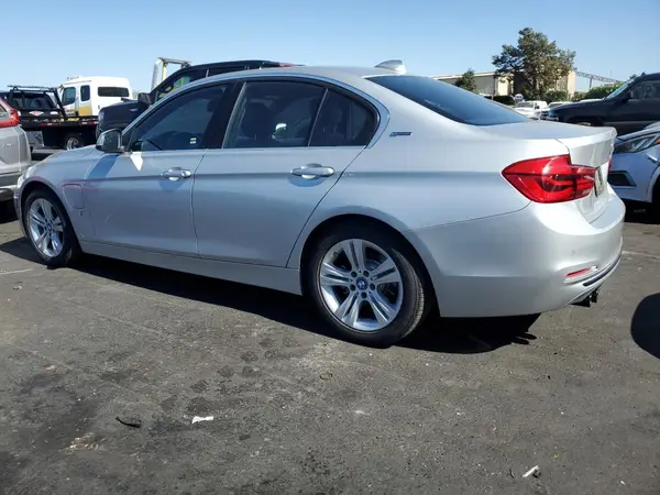WBA8E1C53JA765228 2018 BMW 3ER - Image 2