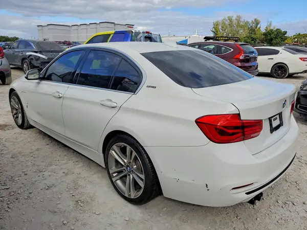 WBA8E1C54JA171506 2018 BMW 3ER - Image 2