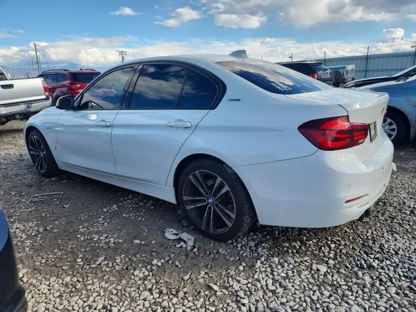 WBA8E1C54JA756571 2018 BMW 3ER - Image 2