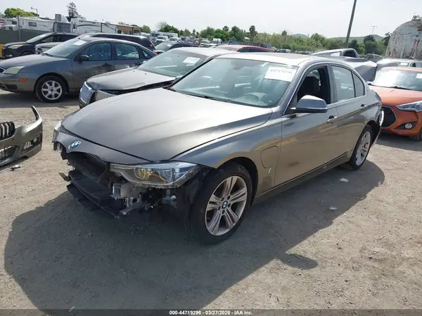 WBA8E1C54JA758613 2018 BMW 3ER - Image 2