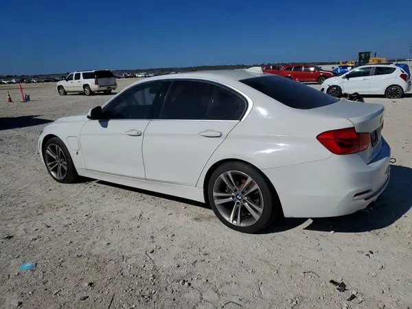 WBA8E1C55JA159669 2018 BMW 3ER - Image 2