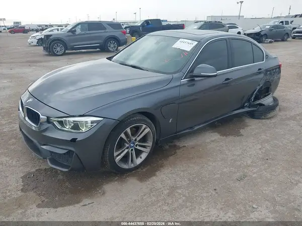 WBA8E1C55JA178240 2018 BMW 3ER - Image 2