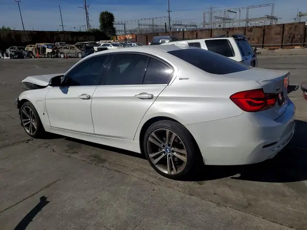 WBA8E1C55JA755963 2018 BMW 3ER - Image 2