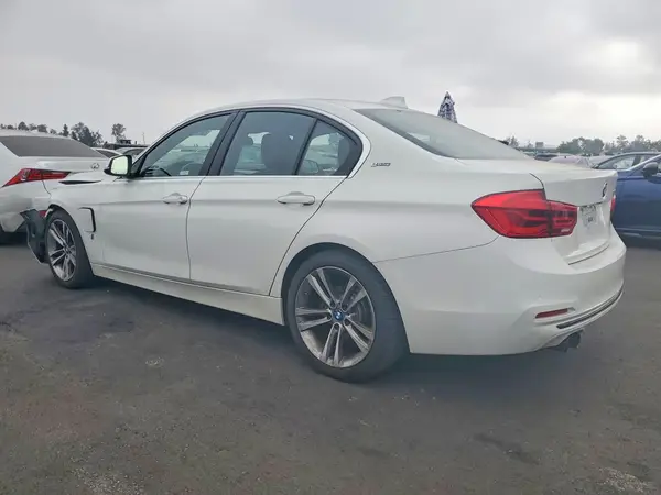 WBA8E1C55JA756322 2018 BMW 3ER - Image 2