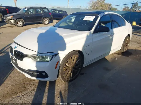 WBA8E1C55JA758460 2018 BMW 3ER - Image 2