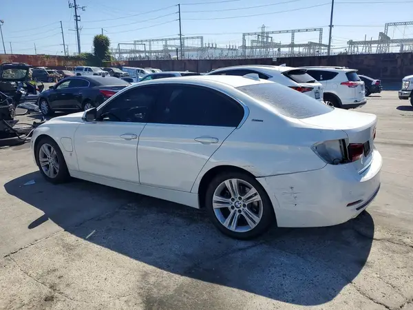 WBA8E1C55JA758992 2018 BMW 3ER - Image 2