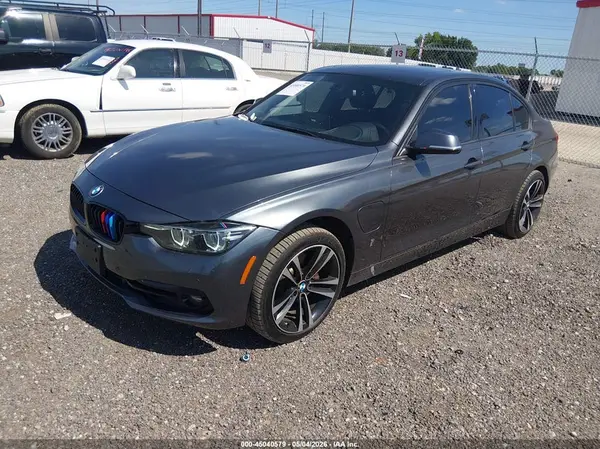 WBA8E1C56JA165657 2018 BMW 3ER - Image 2