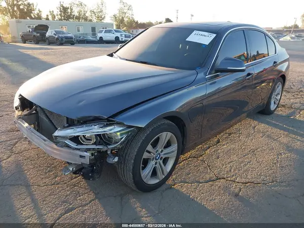 WBA8E1C56JA171412 2018 BMW 3ER - Image 2
