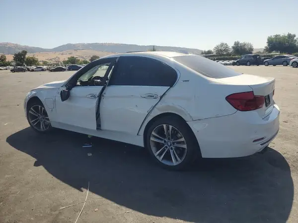 WBA8E1C56JA756703 2018 BMW 3ER - Image 2