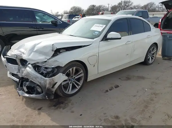 WBA8E1C56JA758452 2018 BMW 3ER - Image 2