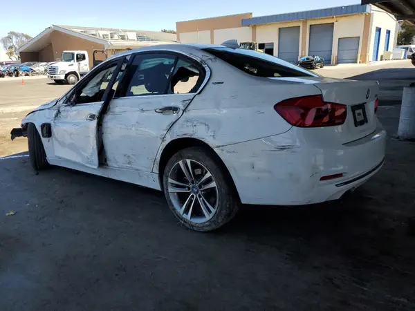 WBA8E1C56JA758483 2018 BMW 3ER - Image 2