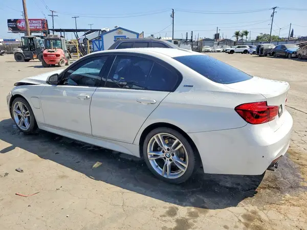 WBA8E1C56JA762677 2018 BMW 3ER - Image 2