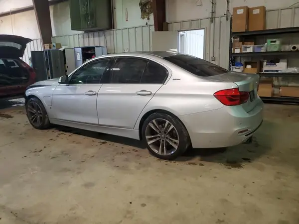WBA8E1C56JA762968 2018 BMW 3ER - Image 2