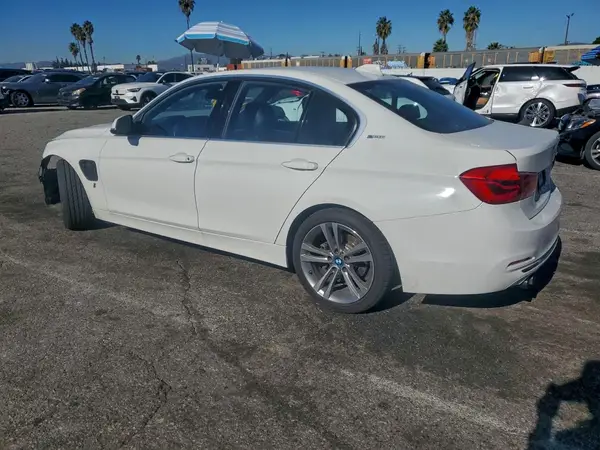 WBA8E1C57JA159446 2018 BMW 3ER - Image 2