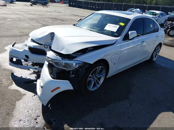 WBA8E1C57JA178076 2018 BMW 3ER - Image 2