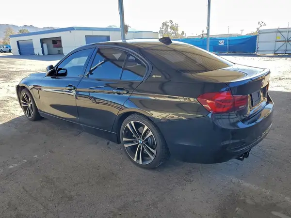 WBA8E1C57JA755950 2018 BMW 3ER - Image 2