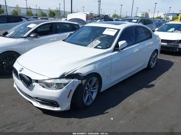 WBA8E1C57JA758475 2018 BMW 3ER - Image 2