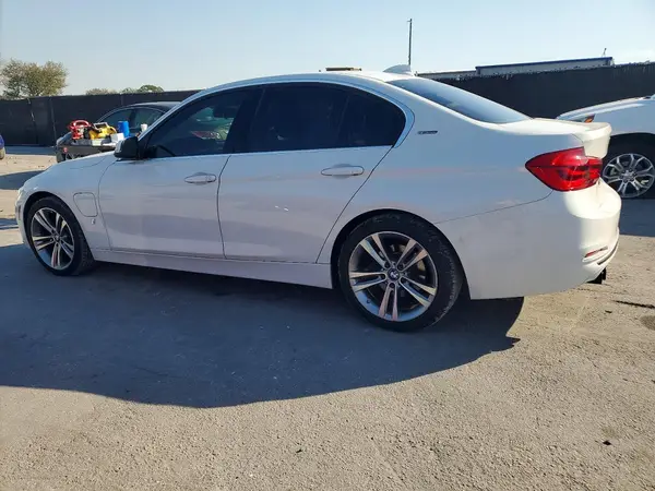 WBA8E1C57JA762557 2018 BMW 3ER - Image 2